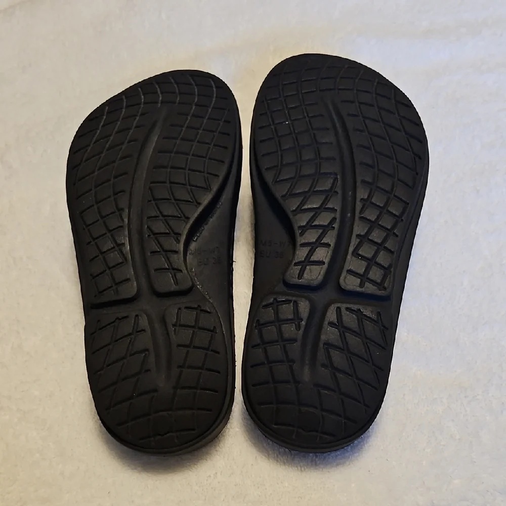 OOFOS Women's Black Sandals - Picture 7 of 8